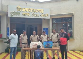 *🌟अवैध शराब का ज़कीरा 74 लीटर अवैध शराब के साथ युवक गिरफ्तार* *मोटरसाइकिल पर दो थैलों में भरकर ले जा रहा था शराब, विजयराघवगढ़ पुलिस ने पकड़ा🌟*