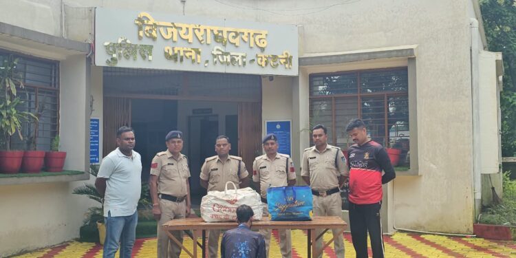 *🌟अवैध शराब का ज़कीरा 74 लीटर अवैध शराब के साथ युवक गिरफ्तार* *मोटरसाइकिल पर दो थैलों में भरकर ले जा रहा था शराब, विजयराघवगढ़ पुलिस ने पकड़ा🌟*
