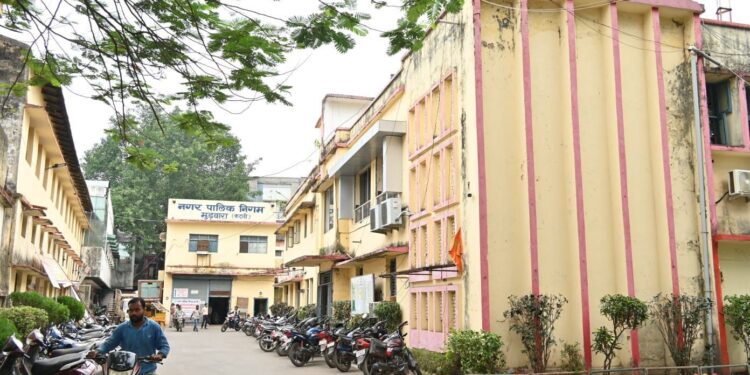 *राजस्व-जलकर समीक्षा बैठक से गैरहाजिर 22 कर्मियों को नोटिस जारी*