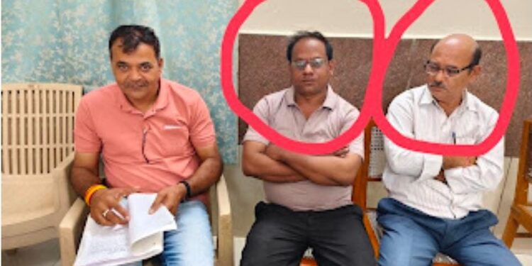 *ऑडिट में आपत्ति नहीं लगाने के एवज में 8 हजार की रिश्वत* *लोकायुक्त ने प्रभारी प्रबंधक और ऑडिट ऑफिसर को ट्रेप किया*