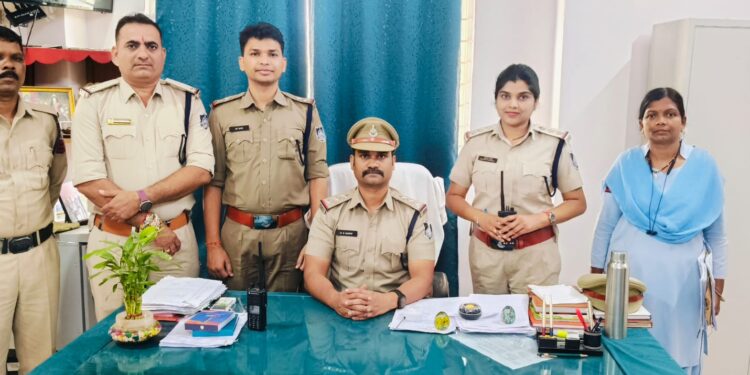 *थाना देहात क्षेत्र से लापता पाँच नाबालिक बालिकाओं को 24 घण्टे के भीतर पीथमपुर धार से दस्तयाब कर परिजनों को* *सौंपा गया*