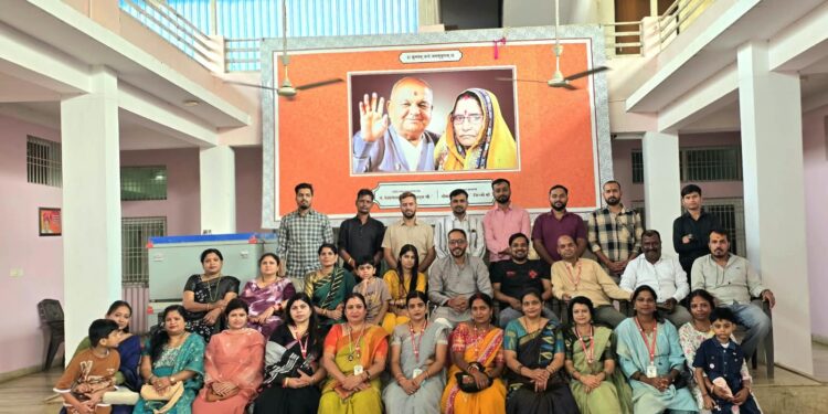 कटनी ब्लड डोनर एंड वेलफेयर सोसाइटी द्वारा “पितरों की याद में सेवा-भोज” कार्यक्रम का आयोजन दद्दाधाम वृद्धाश्रम में किया गया।