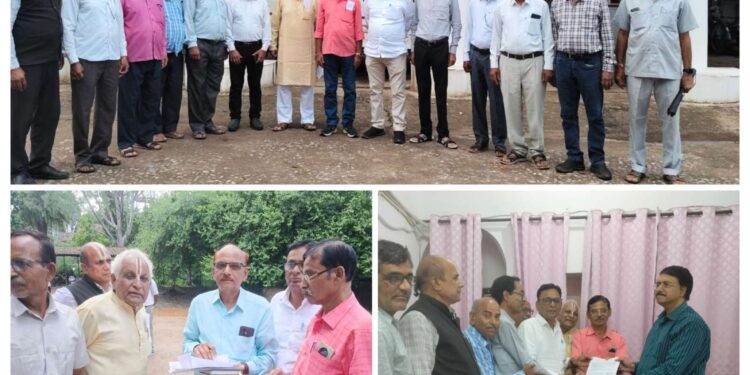 चतुर्थ क्रमोन्नत वेतनमान प्राप्त न होने से शिक्षकों में बढ़ रहा आक्रोश* *पेंशनर एसोसिएशन ने सौंपा ज्ञापन*