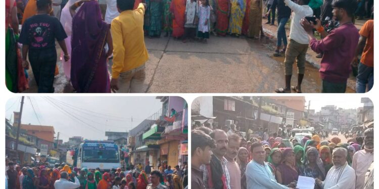 अवैध शराब के खिलाफ उमरिया पान में उमड़ा जनसैलाब अवैध शराब के खिलाफ उमरिया पान में उमड़ा जनसैलाब