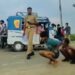 रील बनाने पहुंचे युवकों से पुलिस ने ‘डक वॉक’ करा दी’  देखिए, VIDEO