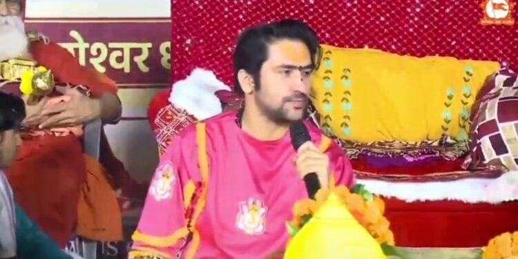 धीरेन्द्र शास्त्री का बड़ा ऐलान: हिंदू राष्ट्र के लिए यात्रा! संविधान की शपथ लेने वालों से उठे सवाल
