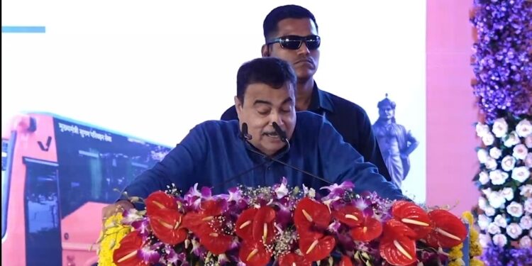 मध्यप्रदेश में पुराने वाहनों के लिए नए स्क्रैपिंग केंद्र बनाए जाएंगे। वर्तमान में प्रदेश में 8 स्क्रैपिंग केंद्र संचालित हैं, जबकि 21 नए केंद्र स्थापित किए जाएंगे। इससे वाहनों के व्यवस्थित निपटान के साथ-साथ रोजगार के नए अवसर भी सृजित होंगे।