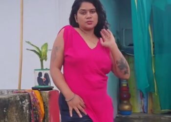 MP सिंगरौली की सोशल मीडिया इंफ्लुएंसर निधि तिवारी ने फाँसी के फंदे से लटककर जान दी! माँ के मुताबिक़ दिल्ली के सोनू नामक युवक से बहस हुई थी। जाँच में जुटी पुलिस