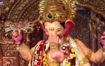 🚨 लालबागचा राजा के दरबार में आस्था का सैलाब! 🙏🔥 10वें दिन उमड़ा जनसैलाब, बप्पा के दर्शन को टूट पड़ा भक्तों का हुजूम | VIDEO