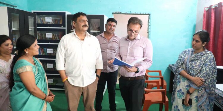 विधायक और कलेक्टर ने पहाड़ी स्थित कस्तूरबा गांधी बालिका छात्रावास का किया निरीक्षण