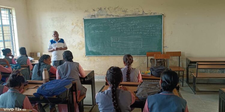 शासकीय महाविद्यालय विजयराघवगढ़ के विद्यार्थियों को दिया गया जैविक कीटनाशकों के निर्माण एवं फसलों में उपयोग का तकनीकी प्रशिक्षण