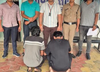 शेयर मार्केट में इंवेस्ट कर 5 प्रतिशत से 500 प्रतिशत तक रिटर्न देने के नाम पर धोखाधड़ी करने वाले 2 आरोपी गिरफ्तार
