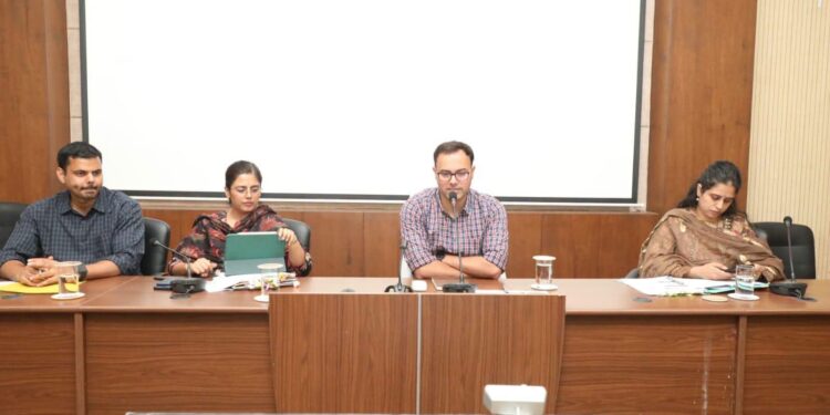 अतिथि शिक्षक के कूट रचित फर्जी दस्तावेज के सत्यापन के मामले में कलेक्टर सख्त, प्राचार्य की वेतनवृद्धि रोकने के दिये निर्देश