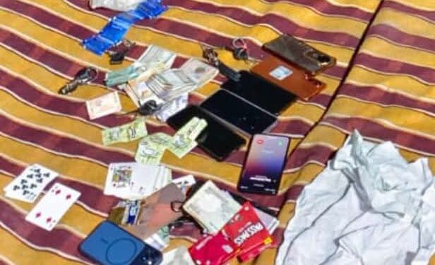 *जुए के फड़ पर छापा, 9 जुआडी गिरफ्तार,* *67 हजार 450 रूपये, 8 मोबाईल, 1 कार, 2 दुपहिया वाहन जप्त*