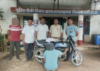 🚨 निवार चौकी प्रभारी अंजनी मिश्रा की बड़ी कार्रवाई! गांजा और बाइक समेत आरोपी गिरफ्तार 🚔