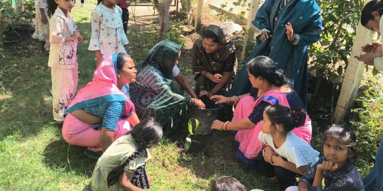 *टिमरनी के आंगनवाड़ी केंद्र क्रमांक 7 में मनाया गया आंगन मिलन समारोह*