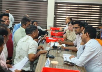 कलेक्टर ने जनसुनवाई में सुनी नागरिकों की समस्याएं* हरदा