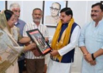 CM मोहन यादव से मिलीं जिला पंचायत सदस्य कविता राय, क्षेत्र के विकास का रखा पूरा रोडमैप! 🚨