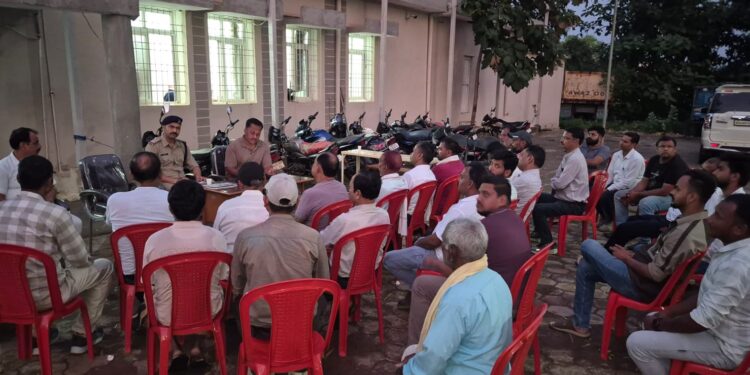 *बड़वारा थाना में शांति समिति की बैठक संपन्न* *नवरात्रि एवं दशहरा पर्व को शांतिपूर्ण एवं सौहार्दपूर्ण वातावरण में मनाने की अपील*