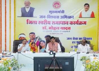 *मुख्यमंत्री डॉ. मोहन यादव ने लिया सख्त एक्शन, जिला संयोजक आदिम जाति कल्याण विभाग निलंबित*  – *मुख्यमंत्री डॉ. यादव ने समाधान ऑनलाइन में समस्याएं सुनकर किया निराकरण* – *10 माह से अधिक समय तक मानदेय भुगतान लंबित रखने की मिली सजा*