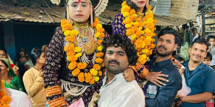उमरियापान में गूंजे जय श्रीराम के जयकारे, धूमधाम से निकली प्रभु श्रीराम की भव्य बारात न्यू बस स्टैंड से झंडा चौक तक जगह-जगह हुआ स्वागत, माता सीता ने पहनाई प्रभु श्रीराम को वरमाला; धनुष भंग के बाद लक्ष्मण-परशुराम संवाद ने बांधा समां