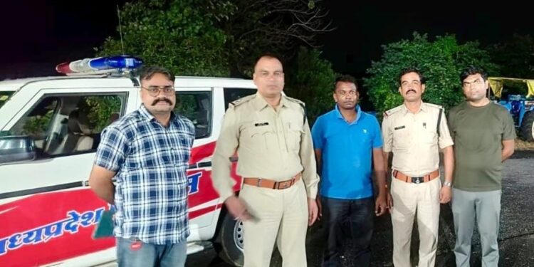 *चौकी सांवरी थाना लावाघोघरी पुलिस द्वारा 02 अलग-अलग कार्रवाइयां -*