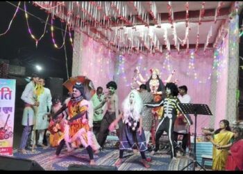 *🌟नीम वाली पूजा दुर्गा उत्सव समिति में देवी गीतों और मनमोहक झांकियों की प्रस्तुति🌟*