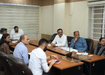 नरवाई जलाने की घटनाओं पर ड्रोन से होगी निगरानी, दोषियों पर जुर्माने के साथ एफआईआर भी होगी दर्ज: कलेक्टर आशीष वशिष्ठ..