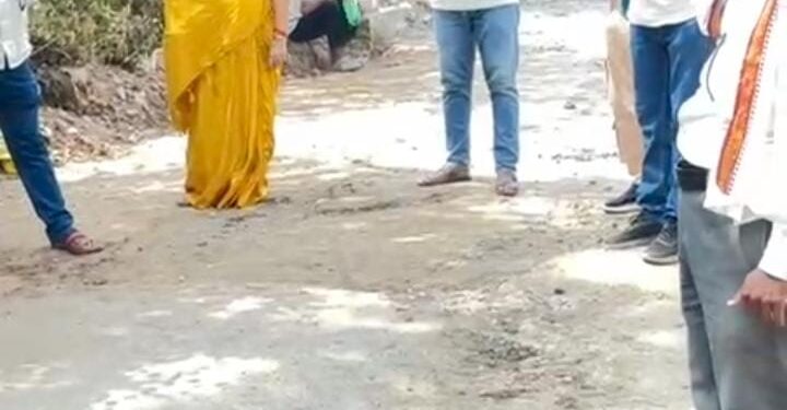 सीवरेज कंपनी के लापरवाही पूर्वक कार्यों को लेकर नपाध्यक्ष नीतू यादव ने दी चेतावनी,रेस्टोरेशन कार्य में गड़बड़ी..!