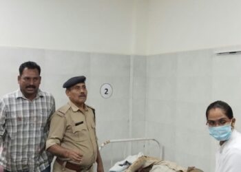 *कटनी पुलिस ने पेश की मानवीय संवेदनशीलता और कर्तव्यनिष्ठा की मिसाल, सड़क हादसे में गंभीर रूप से घायल युवक को तत्काल पहुंचाया अस्पताल* देखे VIDEO