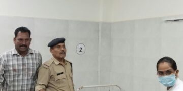 *कटनी पुलिस ने पेश की मानवीय संवेदनशीलता और कर्तव्यनिष्ठा की मिसाल, सड़क हादसे में गंभीर रूप से घायल युवक को तत्काल पहुंचाया अस्पताल* देखे VIDEO