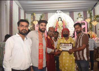 **कटनी में ‘दुर्गा समिति सम्मान समारोह’ का भव्य आयोजन: लगातार चौथे वर्ष विद्यालोक वेलफेयर फाउंडेशन ने पूज्य समितियों का किया अभिनंदन**
