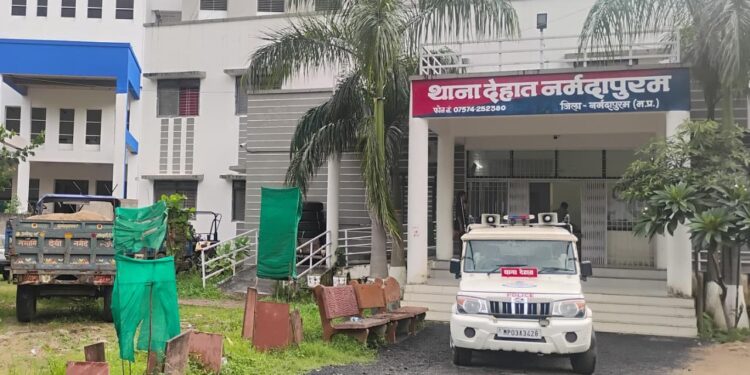 अवैध रेत उत्खनन परिवहन को लेकर ट्रैक्टर ट्राली से हत्या के प्रयास का प्रकरण दर्ज,एक आरोपी पुलिस अभिरक्षा में,प्रयुक्त ट्रेक्टर किया जप्त, मचा हड़कंप…!