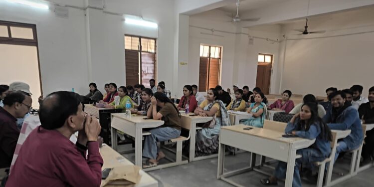 *पी.जी. कॉलेज छिंदवाड़ा में ठोस अपशिष्ट प्रबंधन पर कार्यशाला आयोजित*  *ठोस अपशिष्ठ प्रबंधन में सभी की हो सक्रिय भागीदारी – जिला समन्वयक श्री जैन*