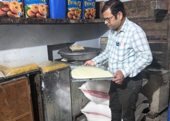 कटनी में मिठाई दुकानों पर खाद्य विभाग की दबिश UP स्वीट्स, कोहली, गुजराती स्वीट्स से लिए गए सैंपल