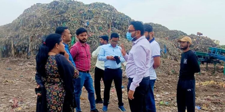 ट्रेंचिंग ग्राउंड का अतिक्रमण हटाने की नहीं कर रहे अधिकारी कारवाही,कचरे का ढेर हटाने के दिए जेडी और कार्यपालन यंत्री ने निर्देश..!