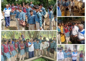 सांदीपनि विद्यालय के विद्यार्थियों को डेयरीएवंजैविक कृषि फार्म काअवलोकन कराया गया।