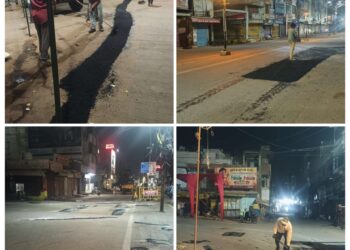 नवरात्रि पर्व के मद्देनजर मुख्य मार्गों पर डामर पेचवर्क मरम्मत का कार्य तेज    कमानिया गेट से आजाद चौक तक जुलूस मार्ग की कराई गई मरम्मत, अन्य प्रमुख मार्गों पर भी शीघ्र प्रारंभ होगा कार्य