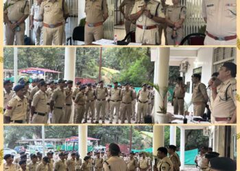 *दुर्गा पूजा विर्सजन एवं दशहरा पर्व की सुरक्षा व्यवस्था को लेकर अतिरिक्त पुलिस अधीक्षक ने की ब्रीफिंग*
