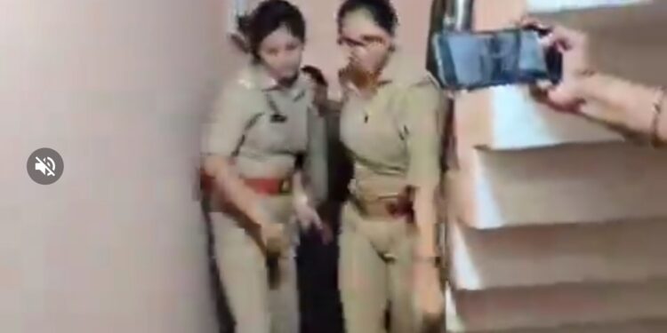 होटल के कमरे में 9 दिन से साथ थे 26 साल का युवक और 46 साल की महिला, पंखे से लटकी मिली दोनों की लाशें!