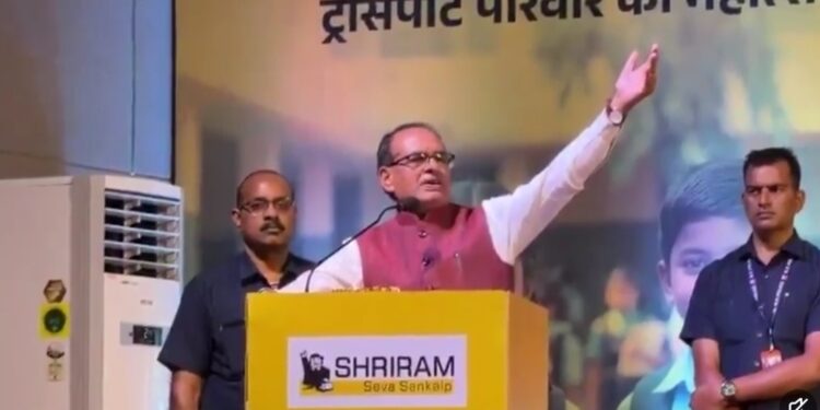 क्यों ये नौबत आई कि हमारी बेटियों को “एक कचौड़ी, दो समोसा” जैसे नारे लगाने पड़ रहे हैं?
