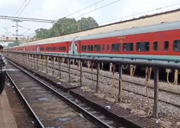 कटनी में ट्रेन लूटकांड से हड़कंप! चलती ट्रेन की पूरी बोगी निशाने पर, पुलिस ने दबोचे आरोपी