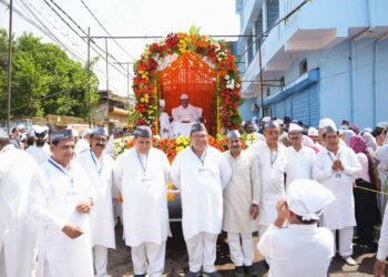 माधवनगर में हरेमाधव वर्सी पर्व की धूम, भव्य शोभायात्रा में उमड़ा श्रद्धा का सैलाब बैंड-बाजों, ढोल-नगाड़ों और जयकारों से गूंजा माधवनगर, सतगुरु सांईं ईश्वरशाह साहिब के दर्शन के लिए उमड़े श्रद्धालु; सेवा, भक्ति और समर्पण का दिखा अनूठा संगम
