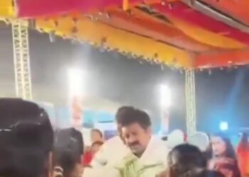 🚨 इंदौर गरबा पंडाल विवाद: नाबालिग से कथित दुर्व्यवहार के आरोप, वीडियो पर चर्चा