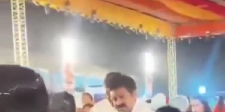 🚨 इंदौर गरबा पंडाल विवाद: नाबालिग से कथित दुर्व्यवहार के आरोप, वीडियो पर चर्चा