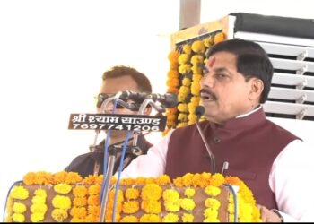 🚨 कांग्रेस के दौर में गड्ढों में सड़क और अंधेरे में जनता! CM मोहन यादव ने गिनाईं पुरानी सरकार की खामियां