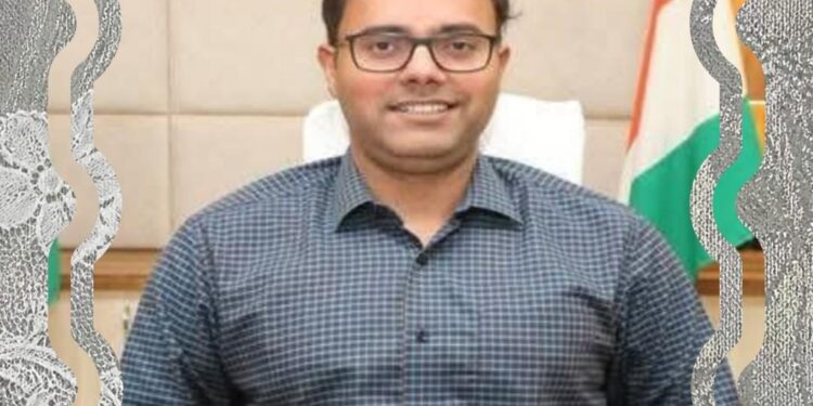 कटनी में दुर्गा विसर्जन को लेकर प्रशासन अलर्ट! पुलिस और कलेक्ट्रेट में 3 पालियों में तैनात रहेंगे अधिकारी-कर्मचारी, हेल्पलाइन नंबर जारी