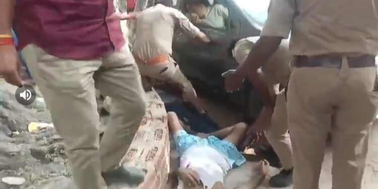 ट्रिपल मर्डर कांड का VIDEO ताबड़तोड़ गोलीबारी कर की हत्या हुई  चबूतरे के विवाद में एक परिवार के 3 लोगों की हत्या