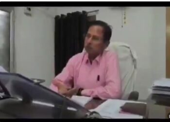 गजब की ईमानदारी इंजीनियर साहब का बयान वायरल! बोले- कमीशन फिक्स नहीं, कोई दे तो मना नहीं करते!